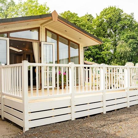 Pass The Keys The Lodge At Point House Farm - Sleeps Up To 6 Chester Exterior photo