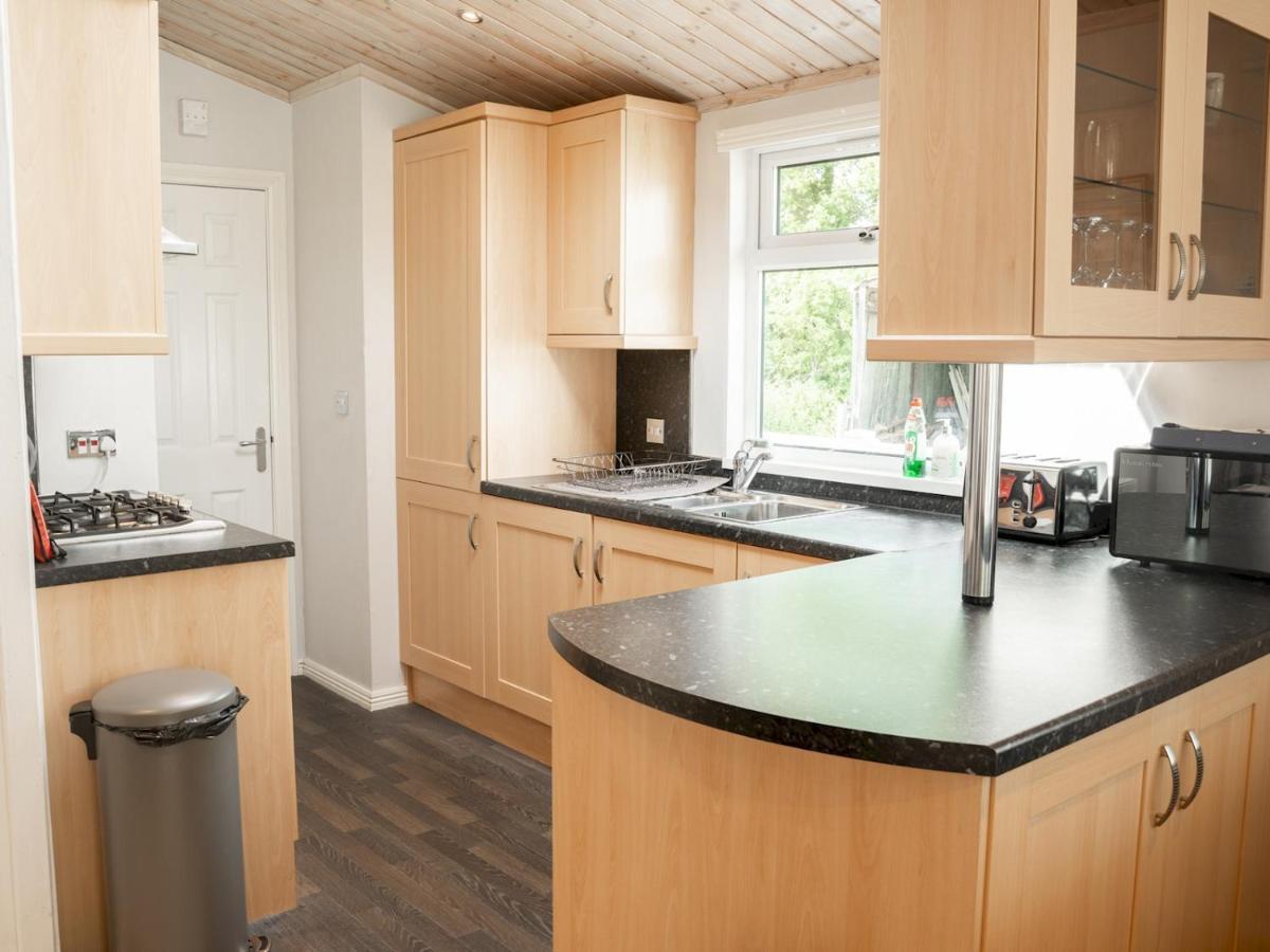 Pass The Keys The Lodge At Point House Farm - Sleeps Up To 6 Chester Exterior photo
