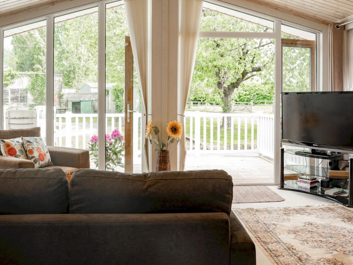 Pass The Keys The Lodge At Point House Farm - Sleeps Up To 6 Chester Exterior photo